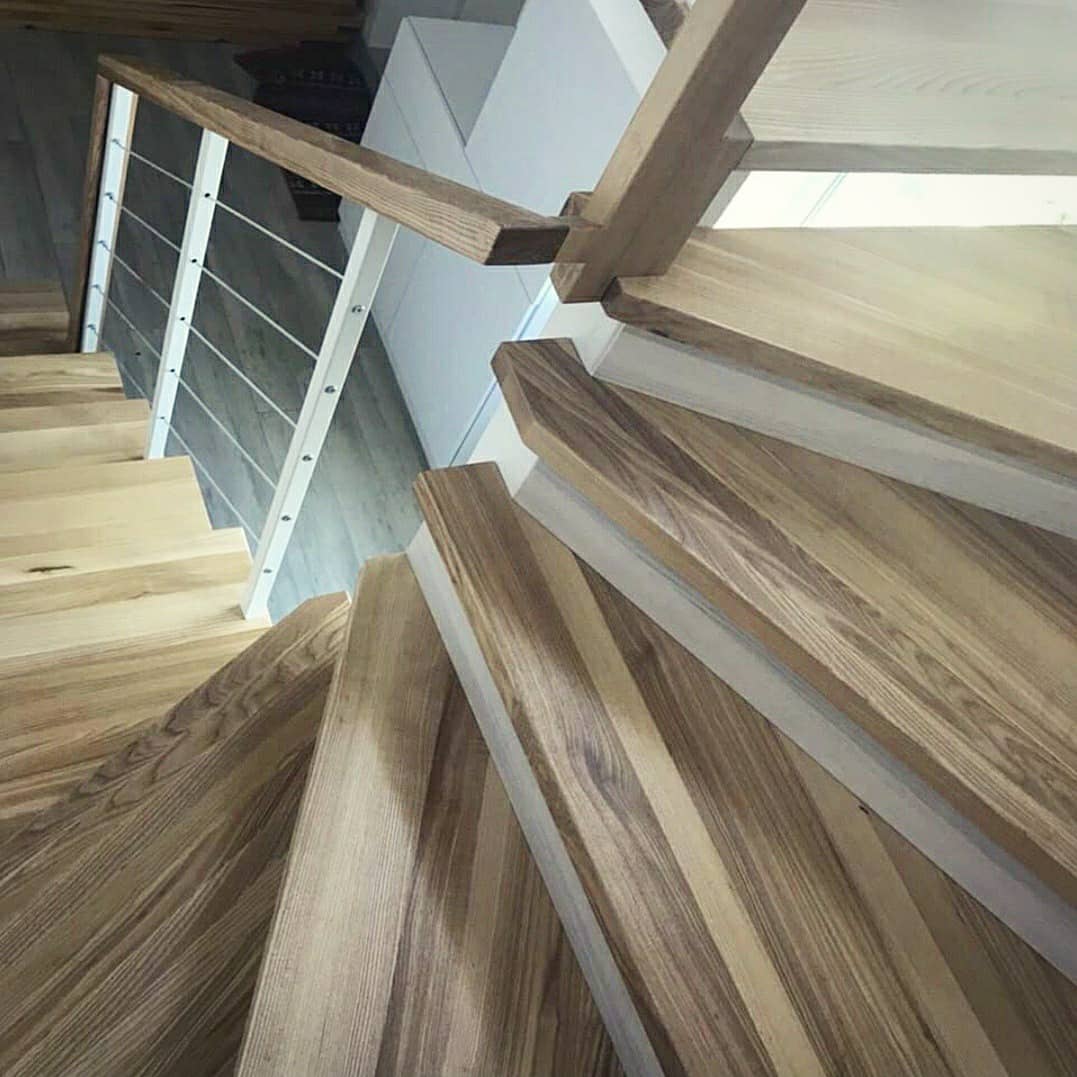 Сходи з ясена у приватний будинок - Виробник меблів 'Woodstyle'