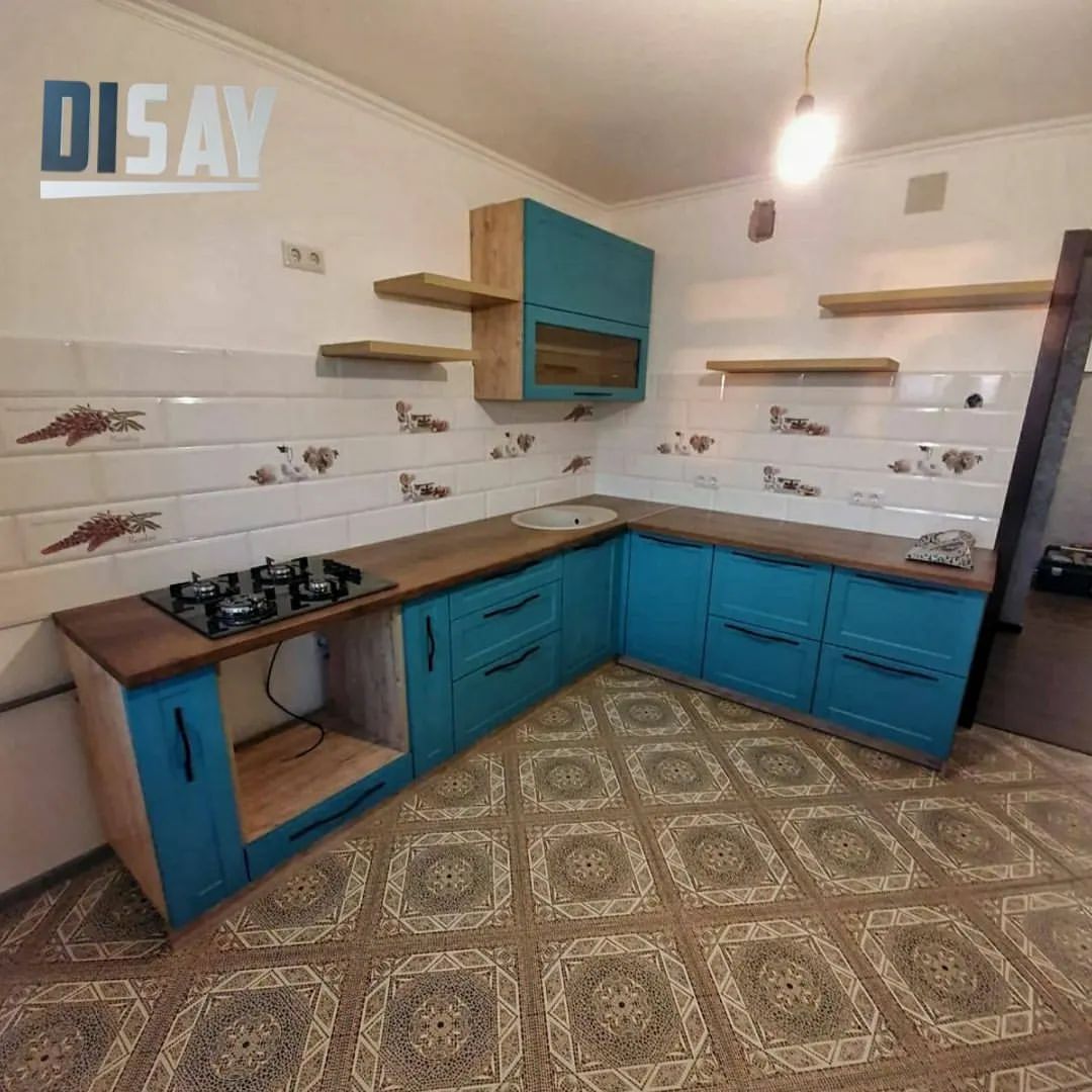 Синяя кухня с элементами под дерево - Мебельный салон 'Disay'